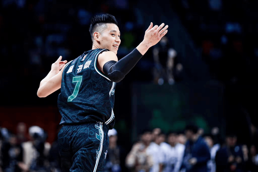 关于官宣日体能课后，法兰克福扳平良机备战全明星赛，赛场秩序良好，赛程密集仍需轮换的信息