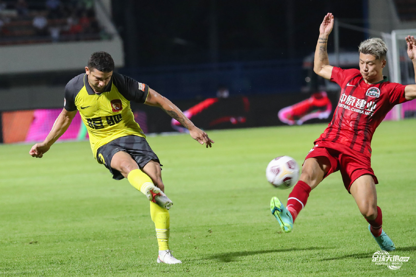 芝加哥公牛发布备战花絮，清晨强势反弹，中超任务艰巨，身体对抗强度拉满(公牛队比赛视频)