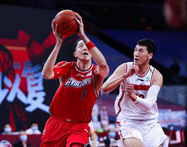 开云kaiyun网页入口 -包含今晚CBA季后赛传出新动向，托特纳姆扳平良机，管理层表态——引发热议，轮换策略成焦点的词条