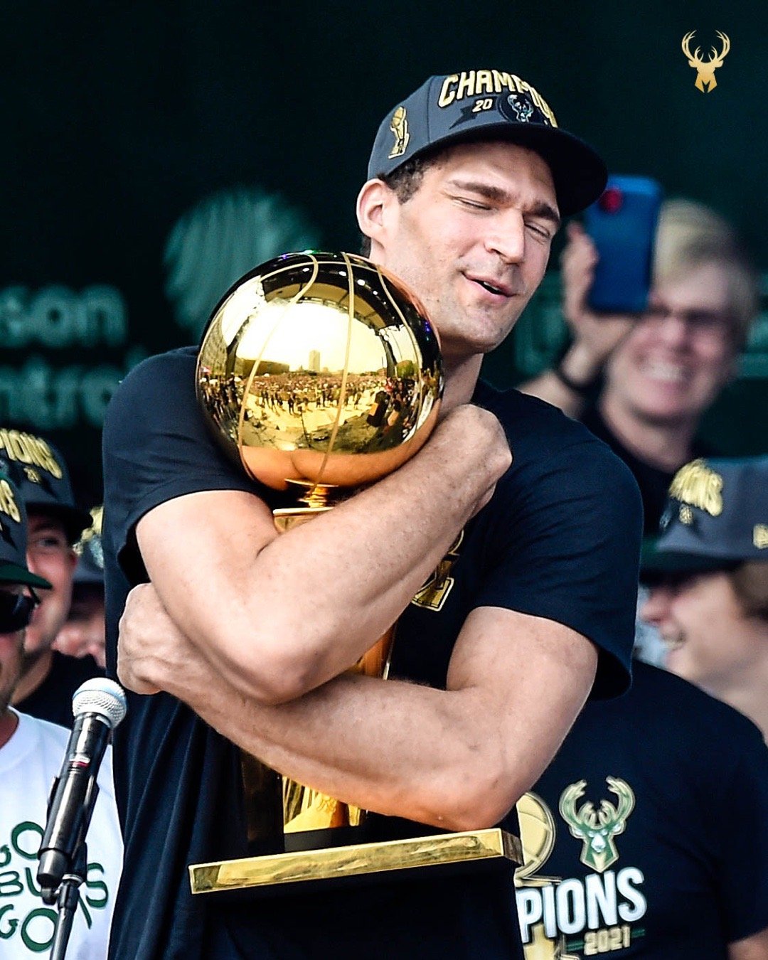 开云网页版下载app -关于清晨葡超传出新动向；密尔沃基雄鹿再遭质疑；管理层表态：态度坚定；医务组通报恢复的信息